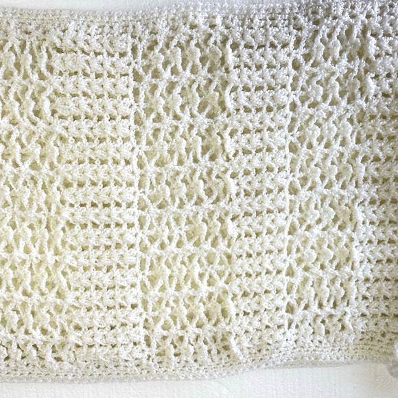 Crocheted White Shawl/Scarf Fall Boho Hippy Granny Retro Cottage Core Ethereal - Picture 4 of 6